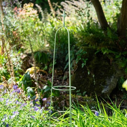 Fleur de lis obelisk - light green