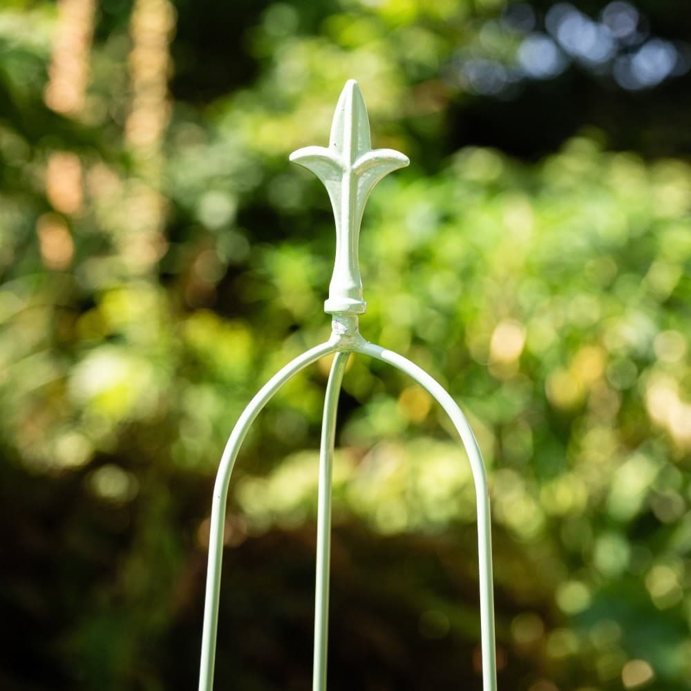 Fleur de lis obelisk - light green 