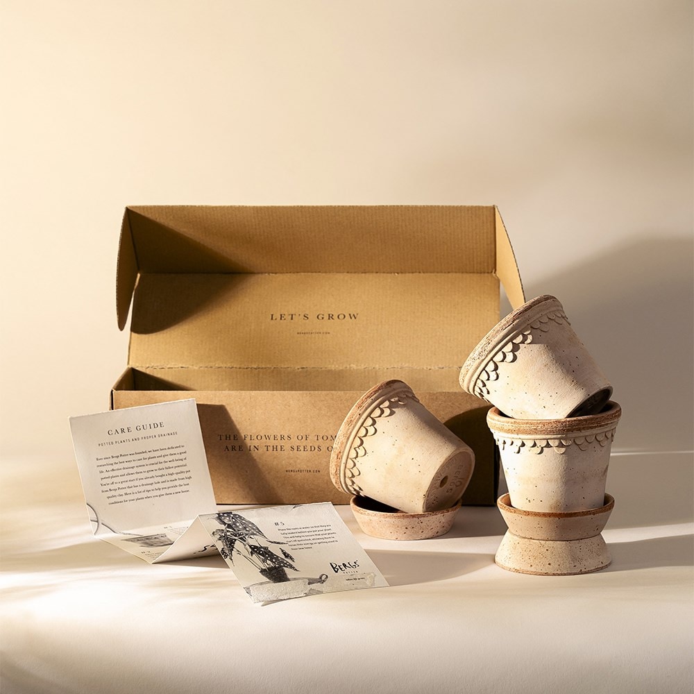 Bergs scalloped tapered plant pot with saucer set of 3 with gift box - terracott