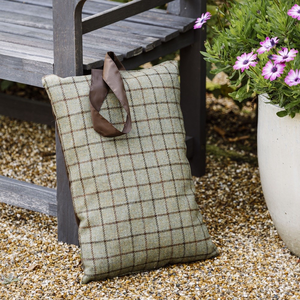 Tweed garden kneeler - green