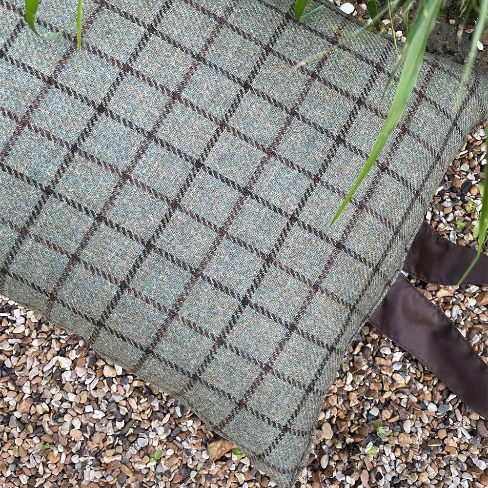 Tweed garden kneeler - green