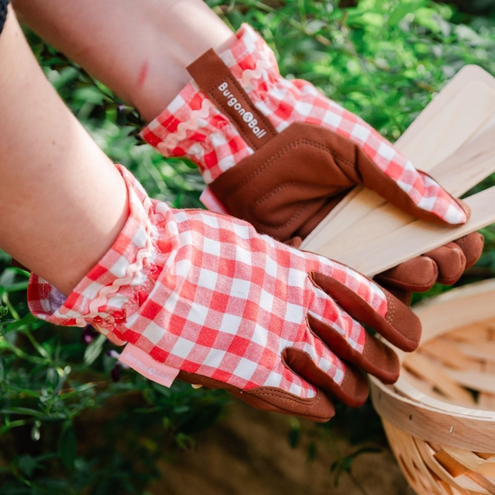 Check gardening gloves - red
