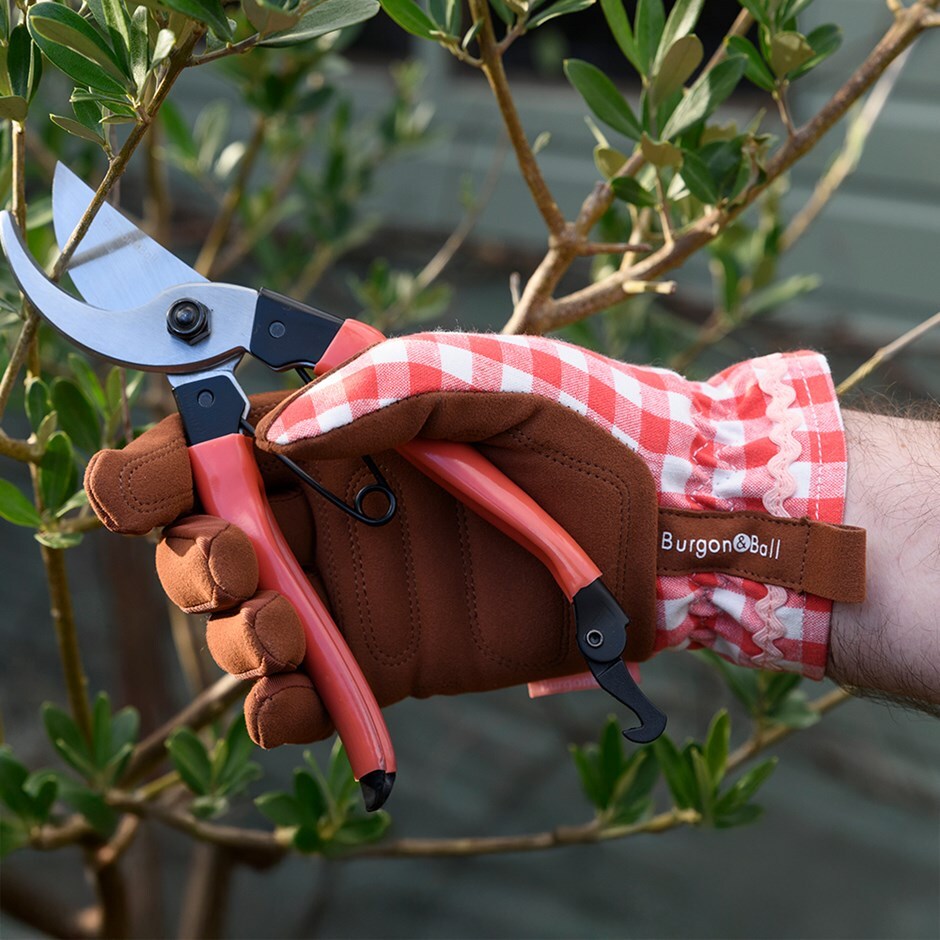 Check gardening gloves - red