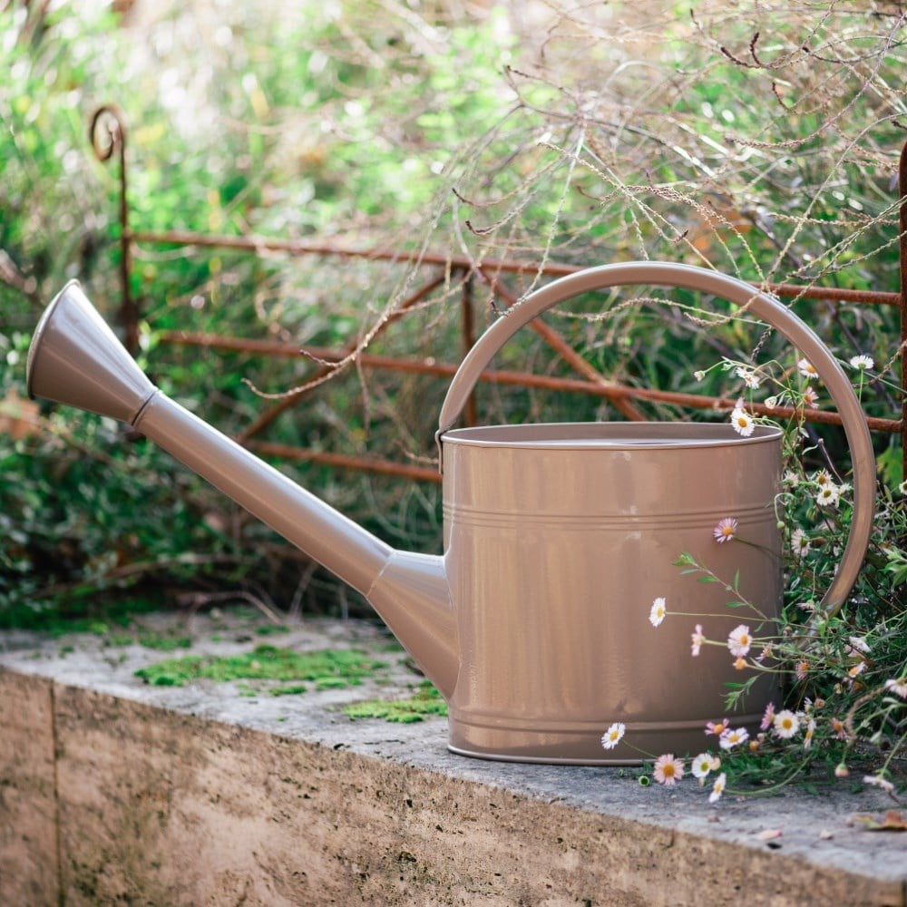 Waterfall watering can - truffle