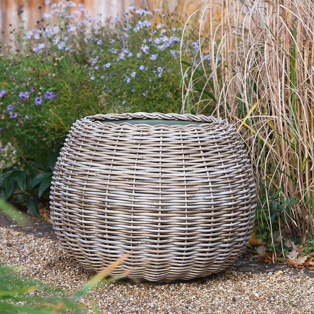 Chunky rattan bowl planter 