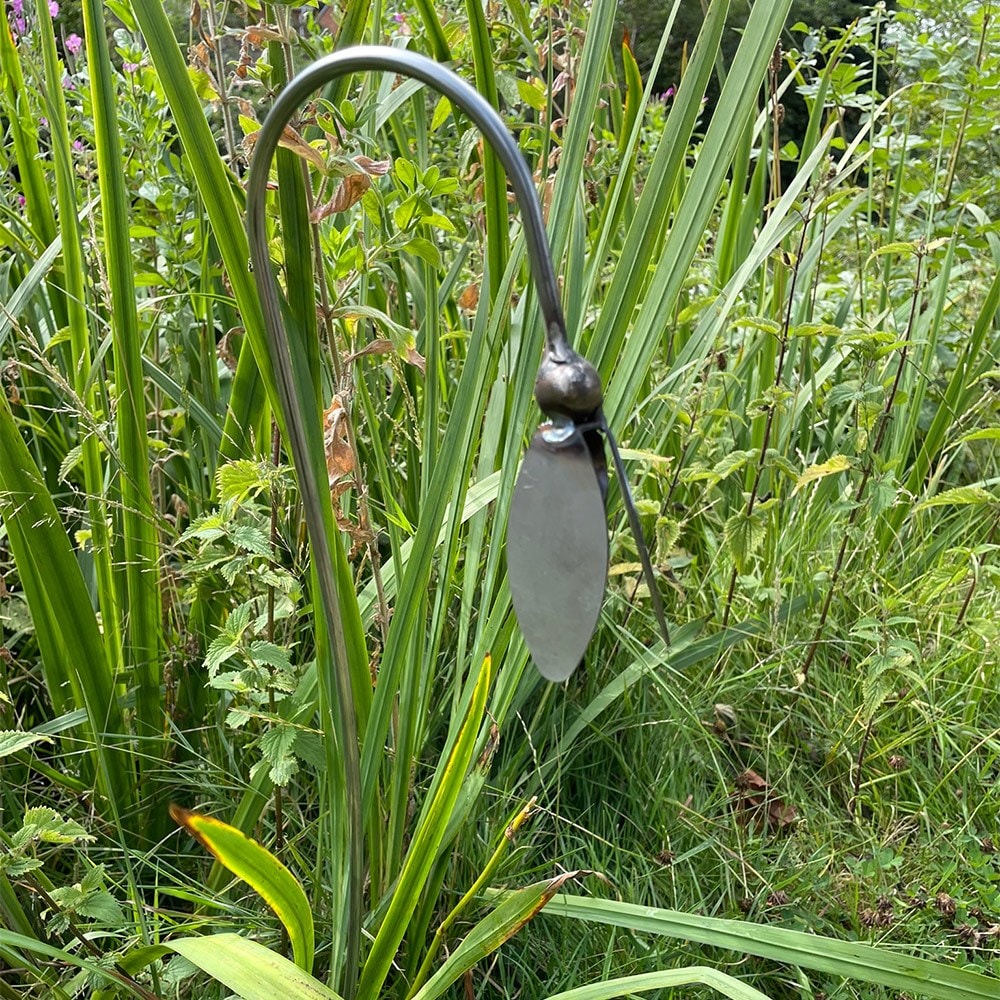 Closed snowdrop stake