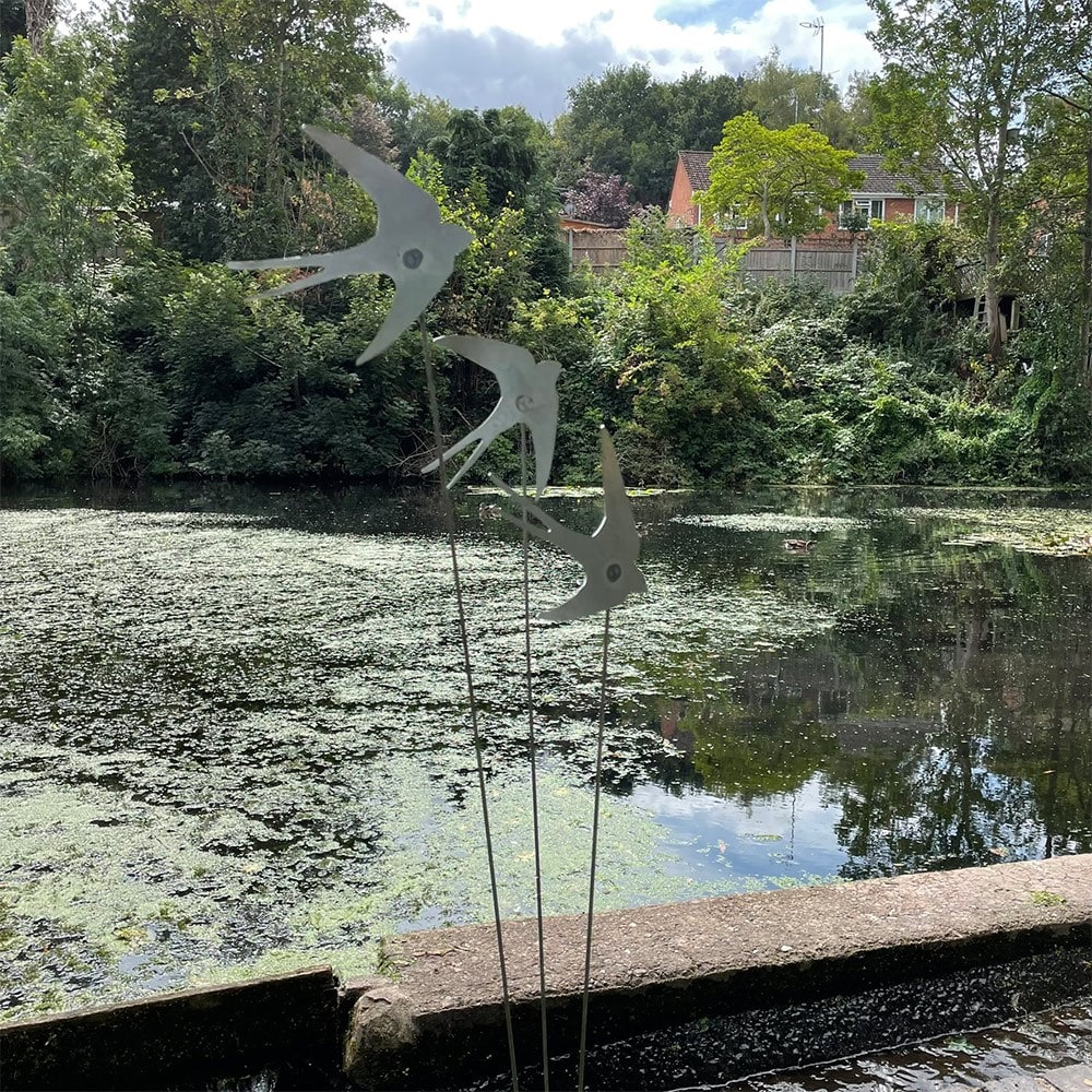 Flying swallow cluster stake