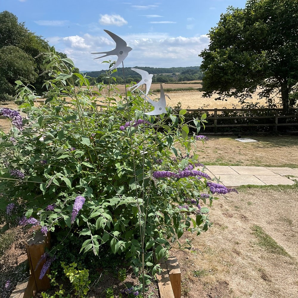 Flying swallow cluster stake