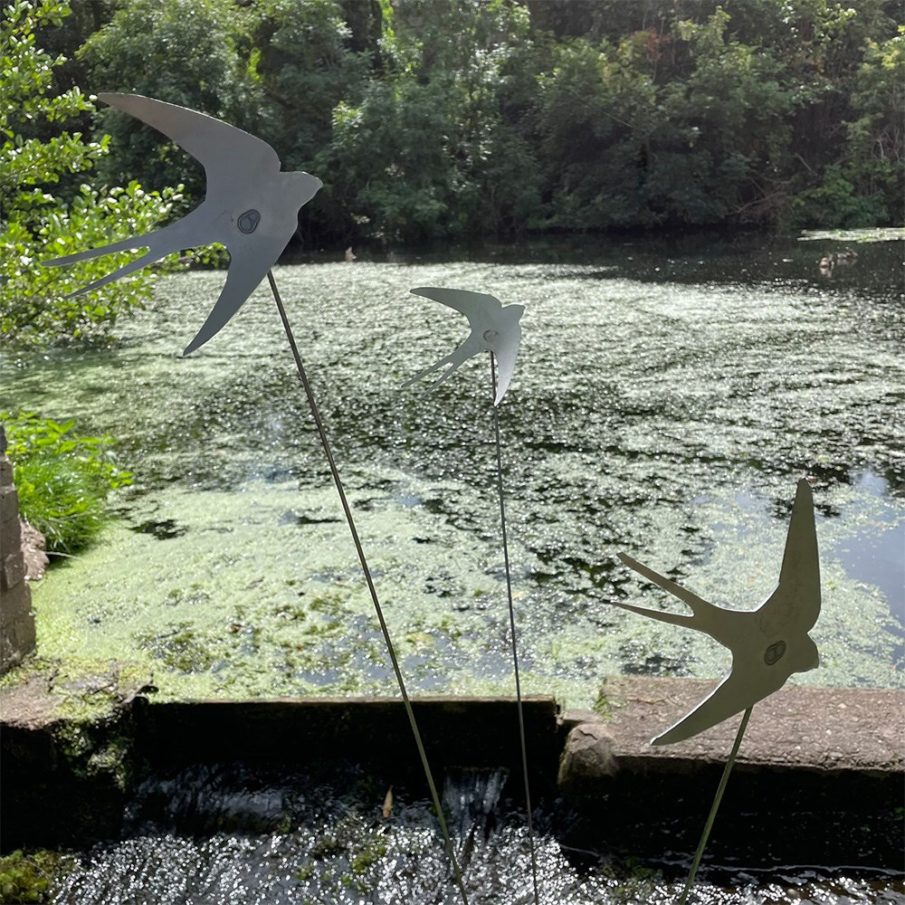 Flying swallow cluster stake