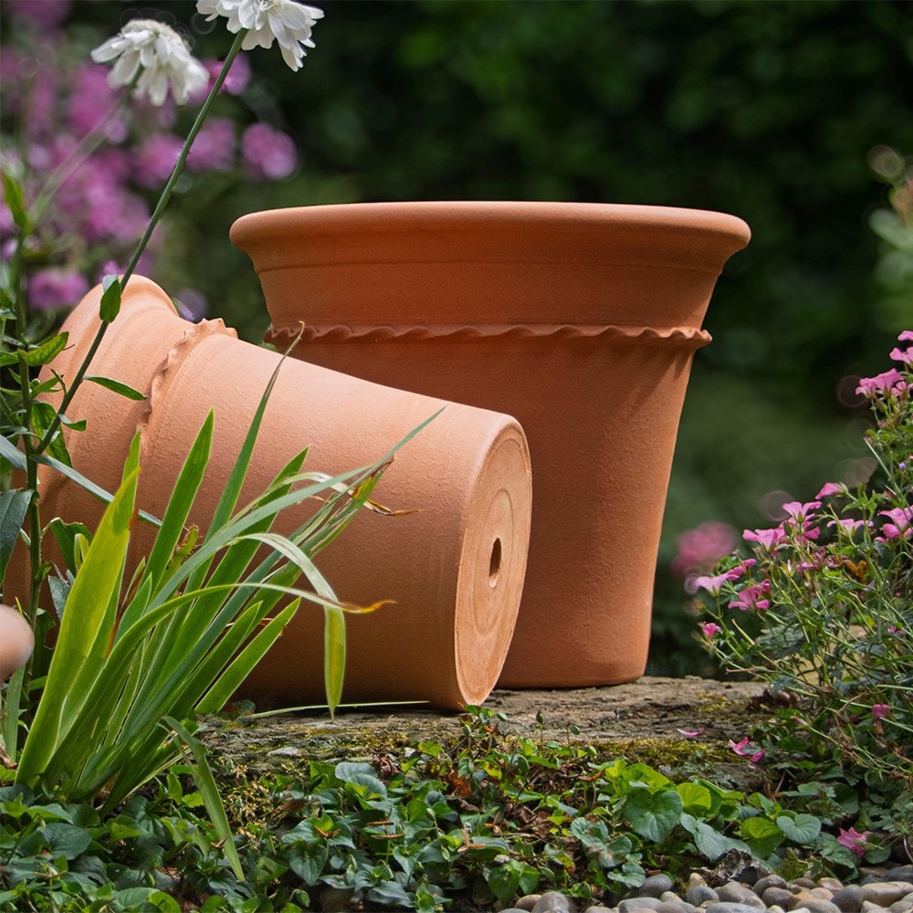 Pie crust terracotta planter