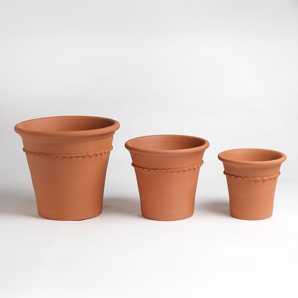 Pie crust terracotta planter