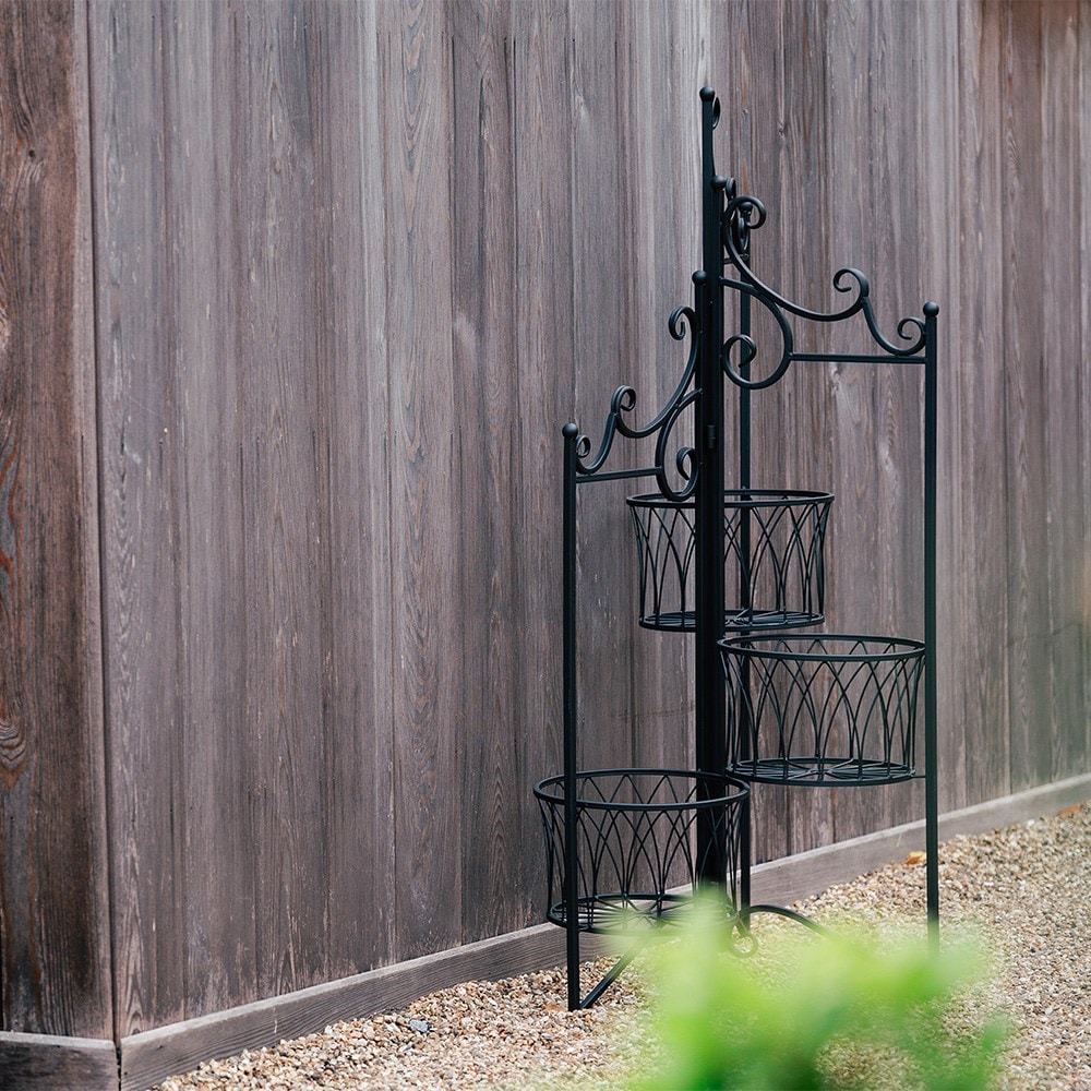 Tiered scroll pot stand