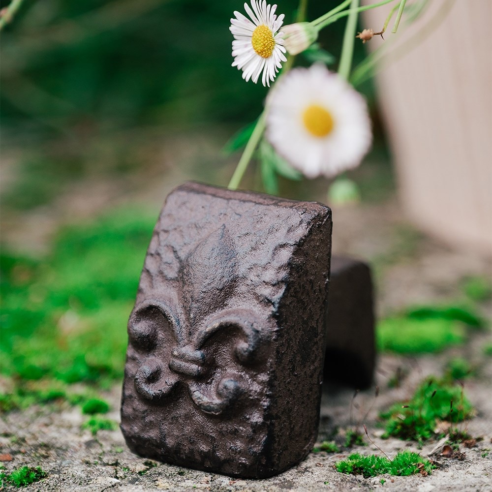 Cast iron fleur de lys pot feet