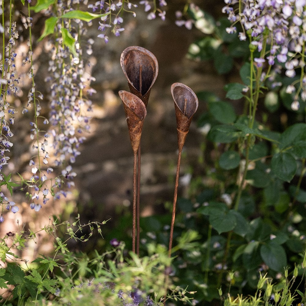 Set of 3 rusted lilies