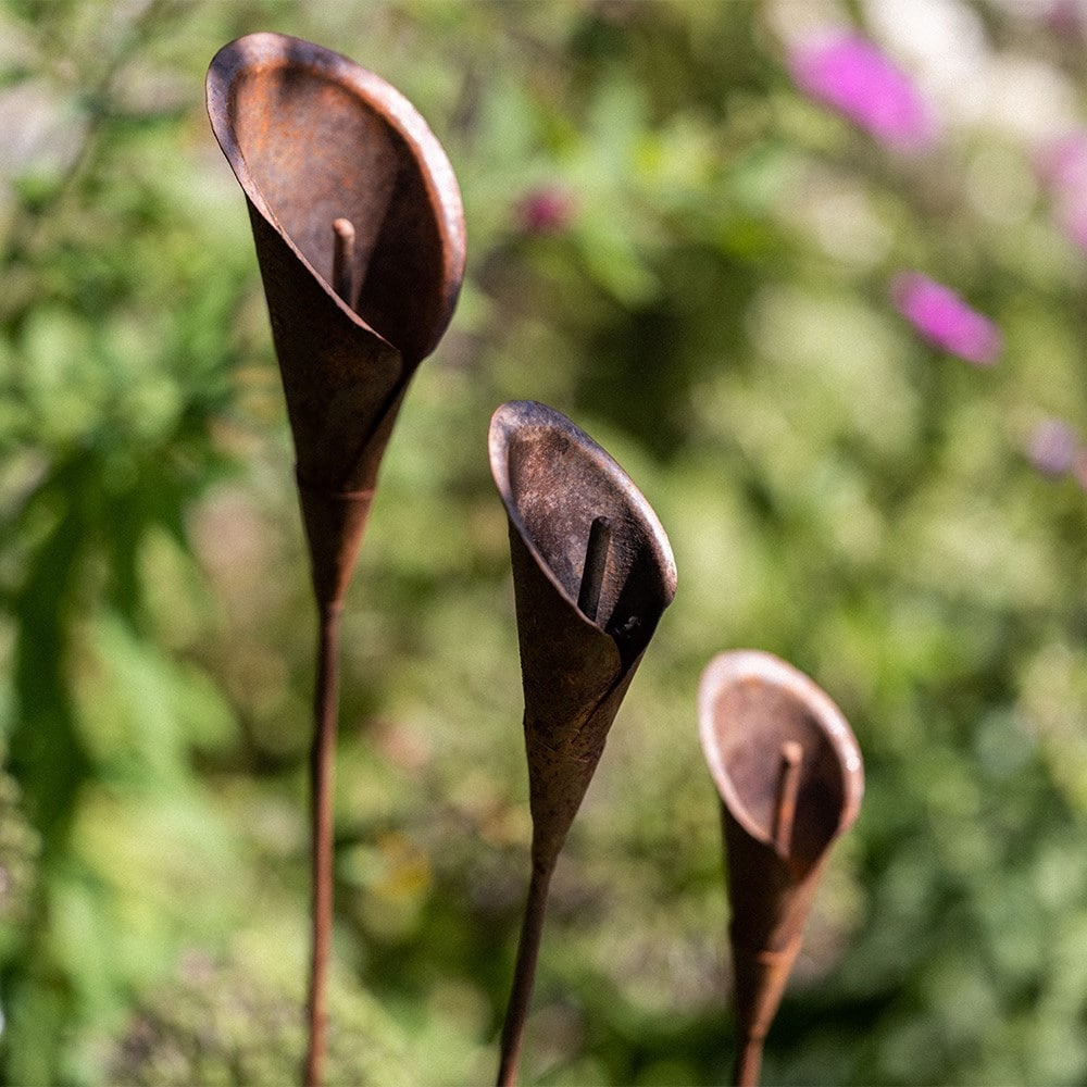 Set of 3 rusted lilies