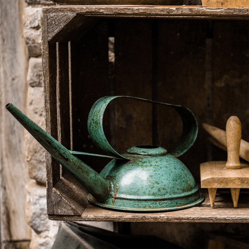 Vintage style watering can - green