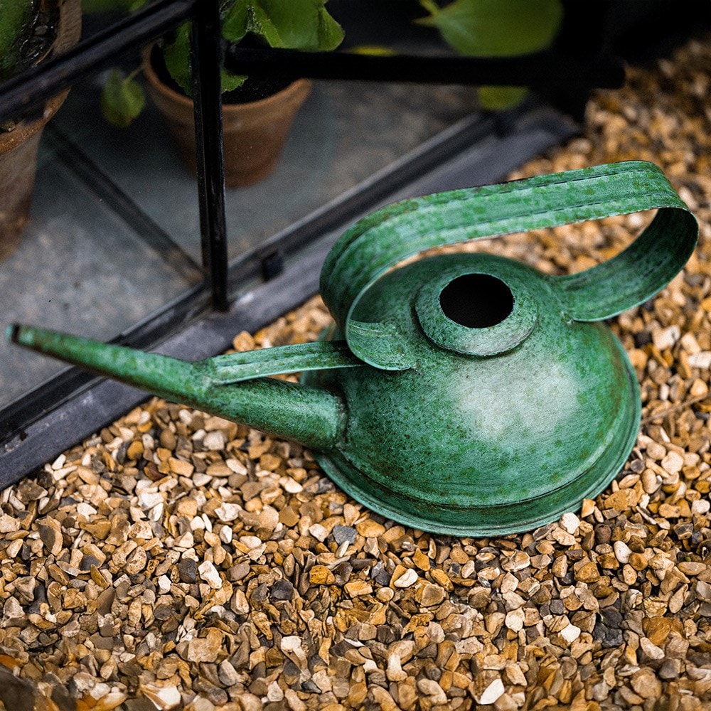 Vintage style watering can - green