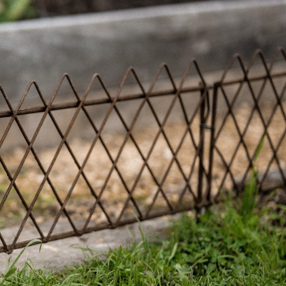 Lattice fencing edging - rust