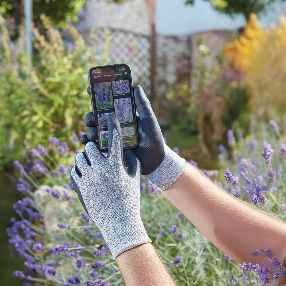 Touchscreen puncture resistant gloves