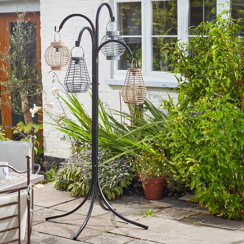 Four way garden hanger for bird feeders & hanging baskets
