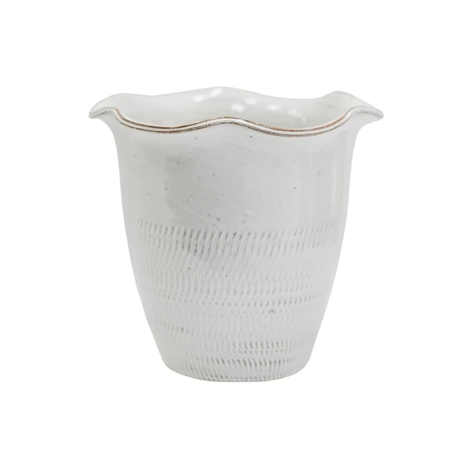 Scalloped edge plant pot - white