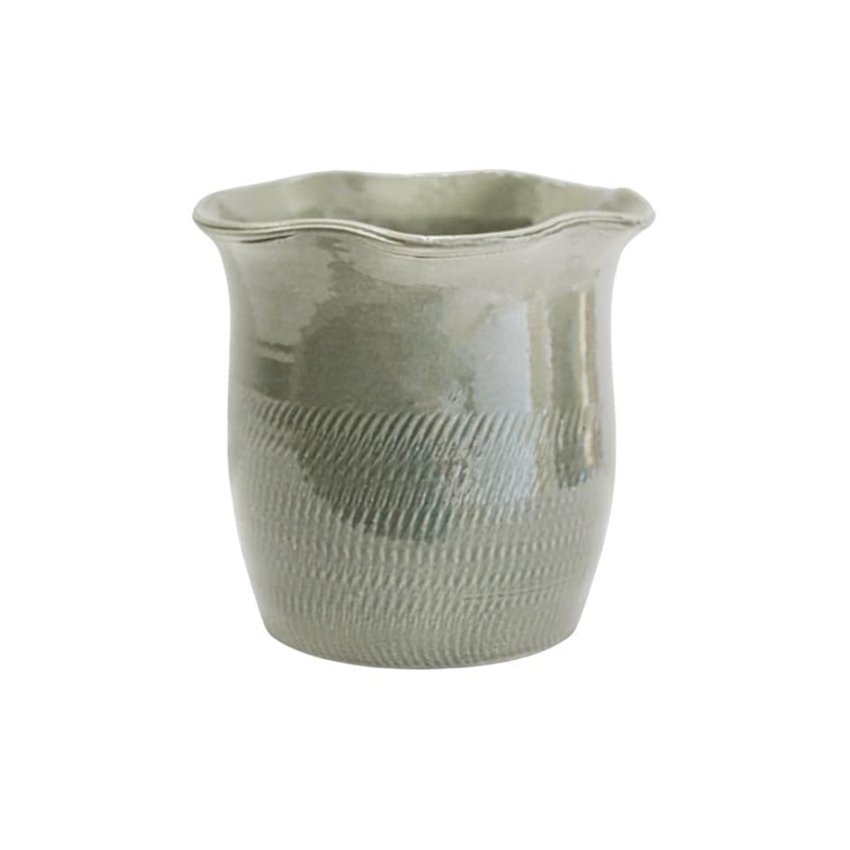 Scalloped edge plant pot - green