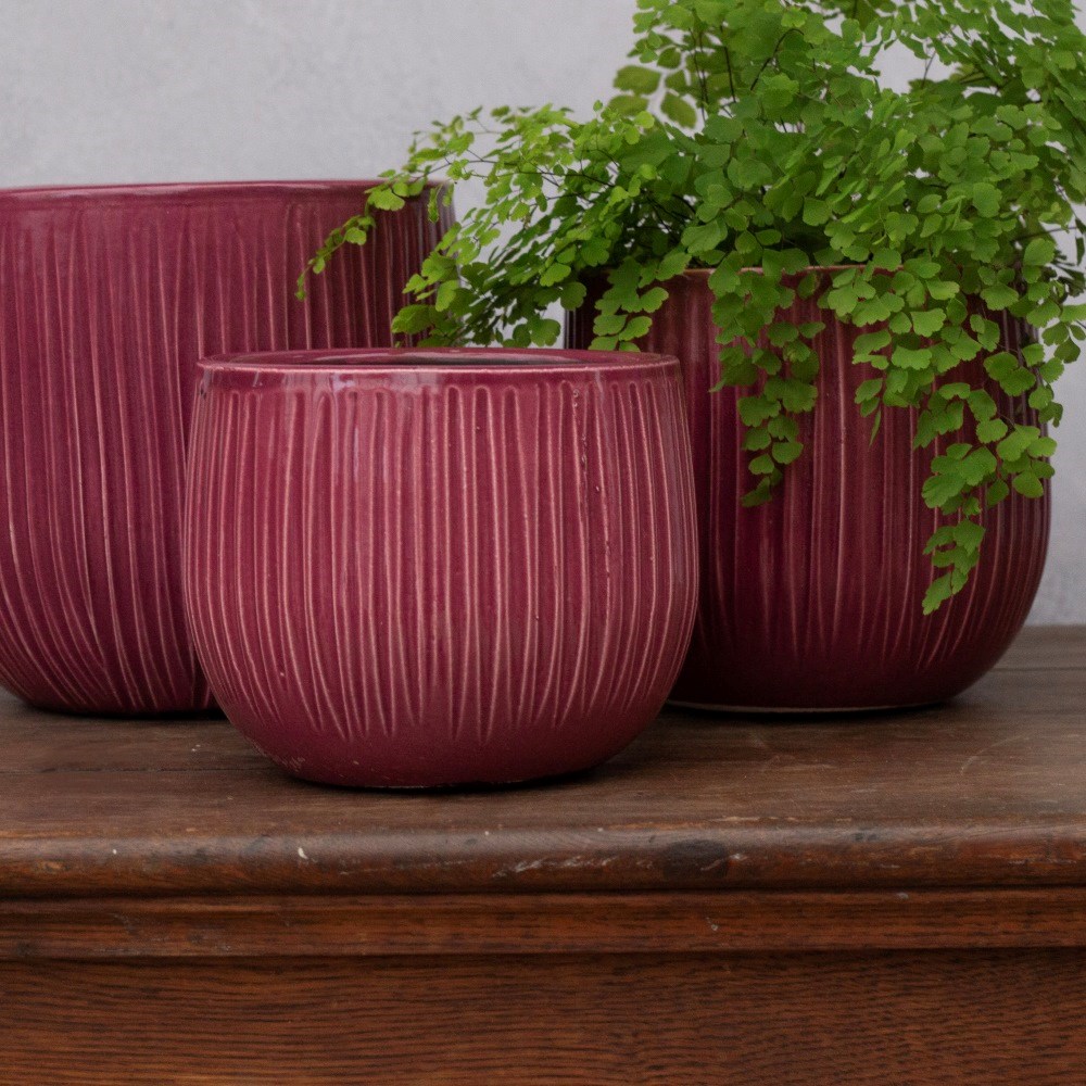 Glazed ribbed plant pot - dark pink