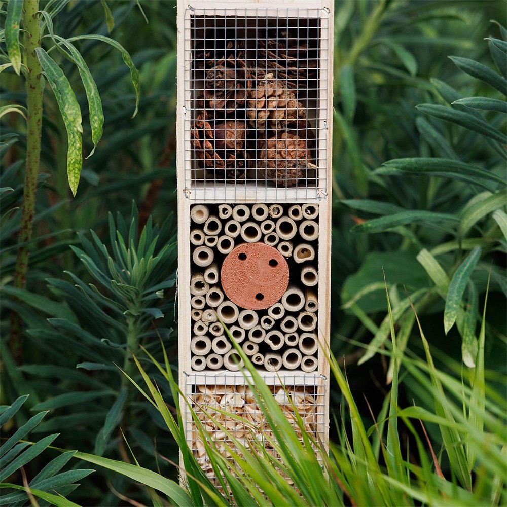 Insect hotel with stake - rust