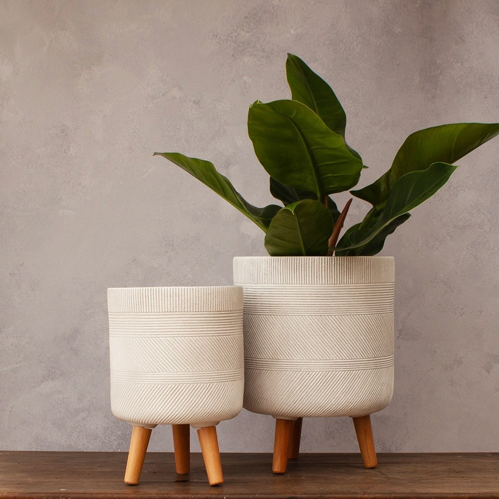 Embossed plant pot with legs set of 2 - off white
