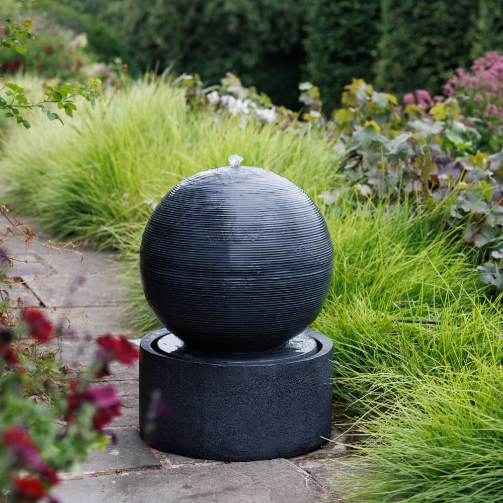 Ripple ball water feature