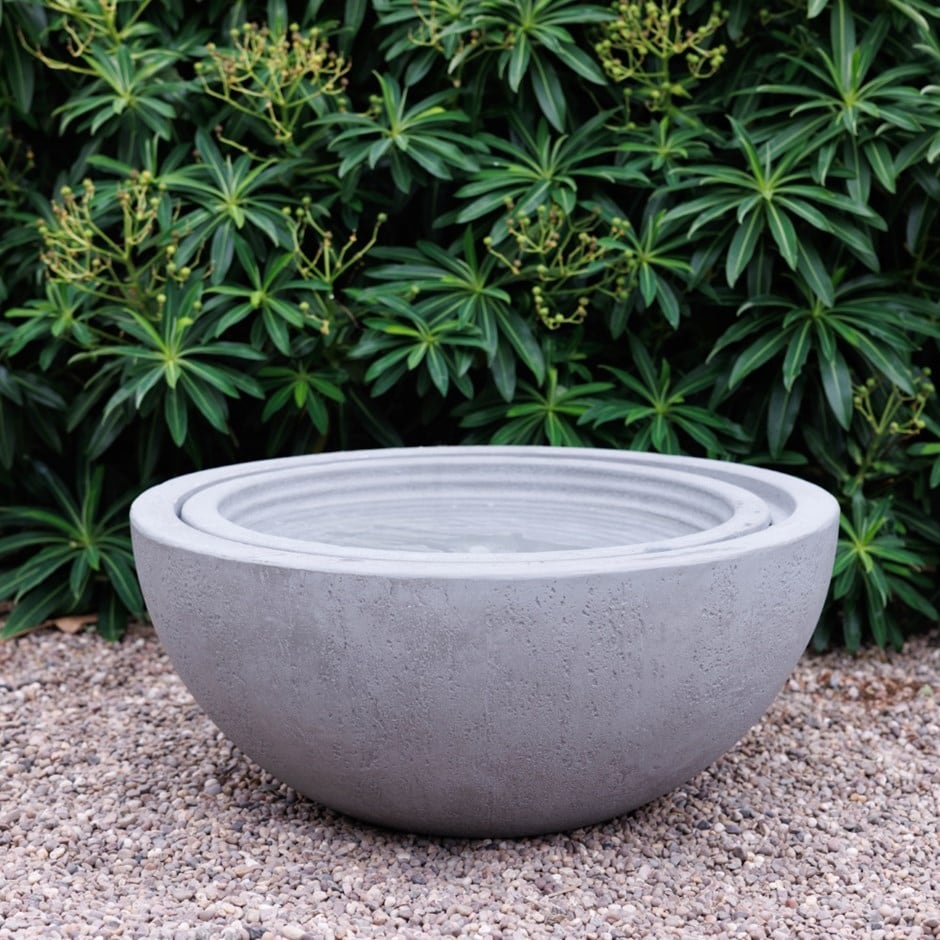 Stone effect bowl water feature