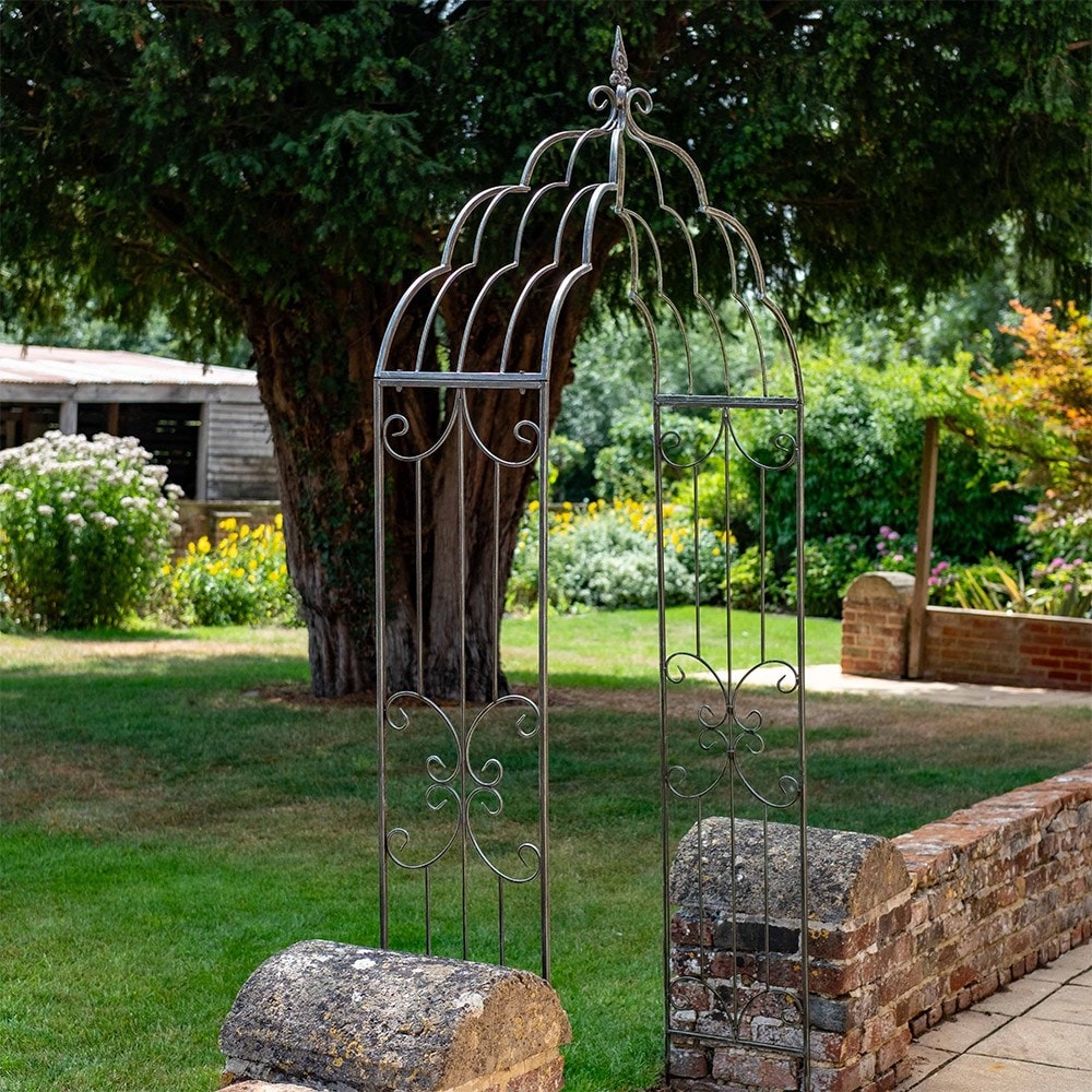 Elegant vintage arch - vintage green