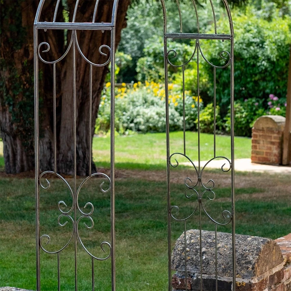 Elegant vintage arch - vintage green