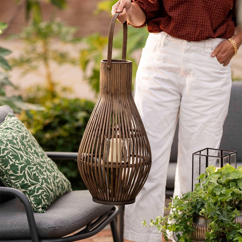Tapered bamboo lantern with handle