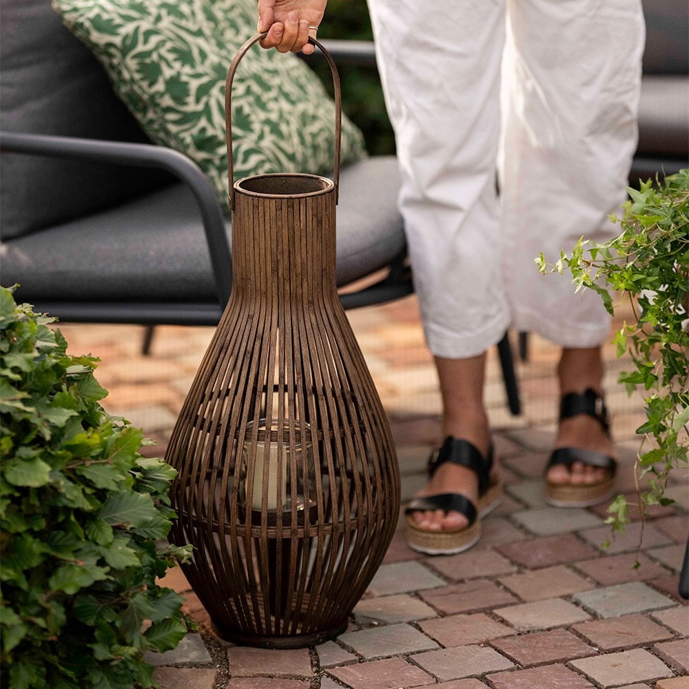 Tapered bamboo lantern with handle