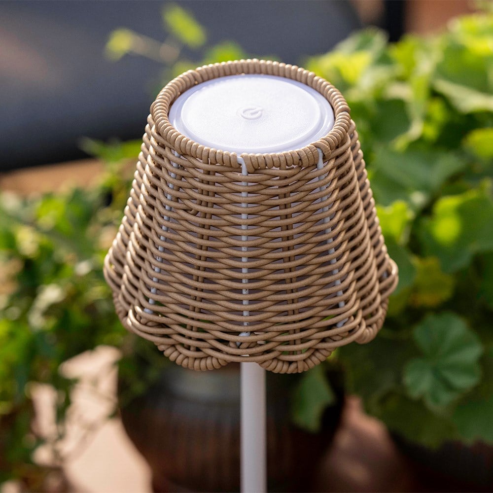 Scallop rattan rechargeable table lamp