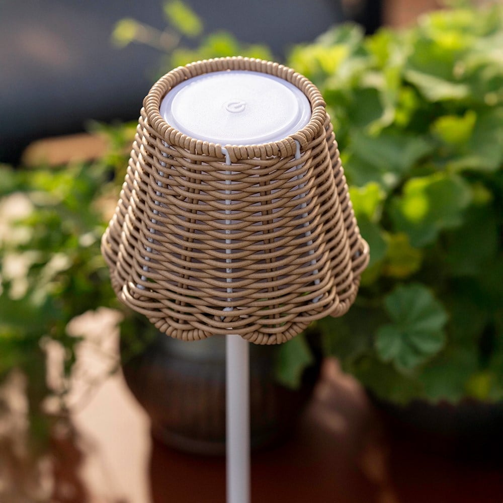 Scallop rattan rechargeable table lamp
