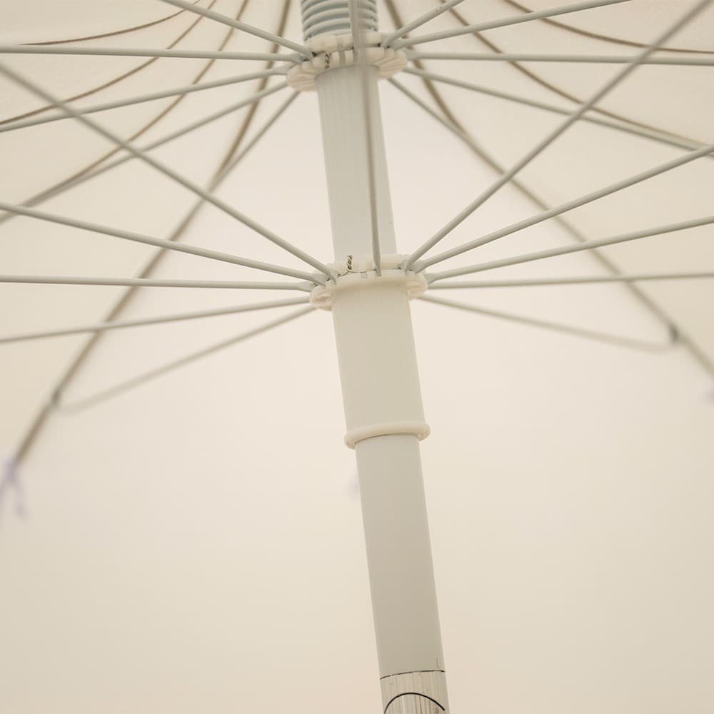Scallop trim parasol with navy trim