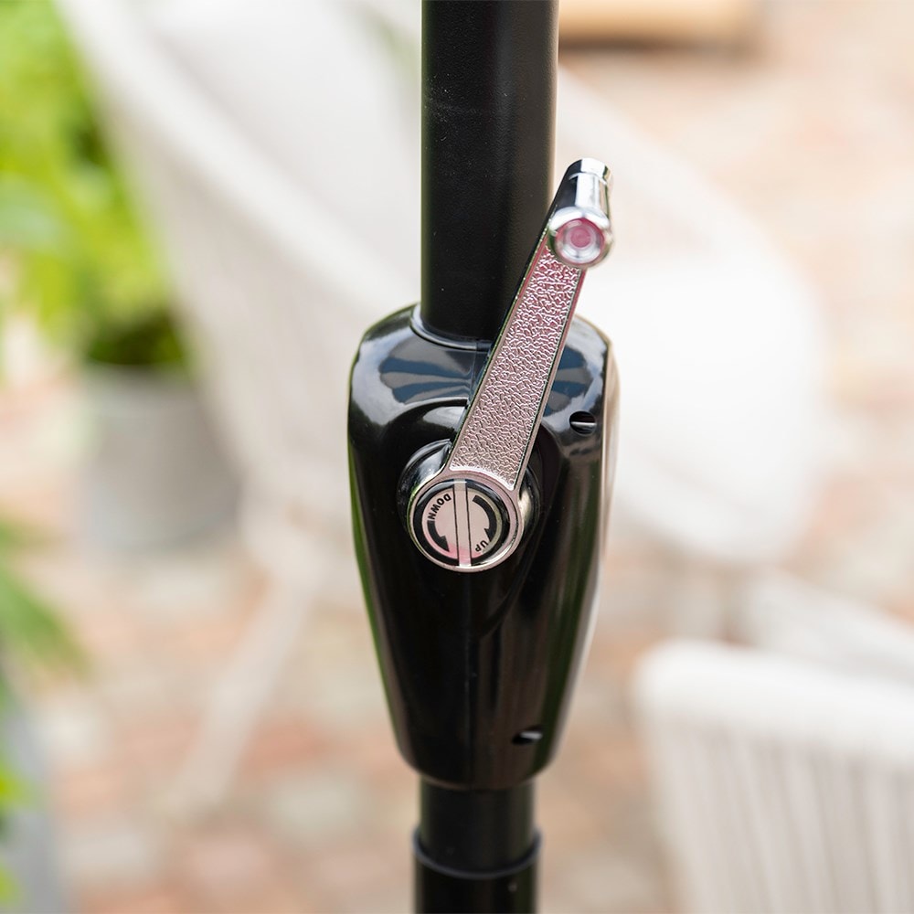 Tassel trim parasol blue and white