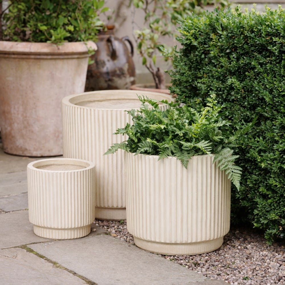 Set of three fine ribbed pots in light sand