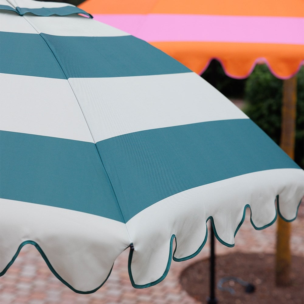 Green stripe scallop edge parasol