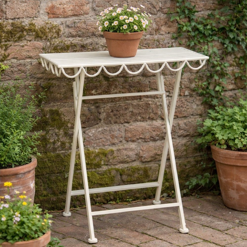 Scallop edge plant stand