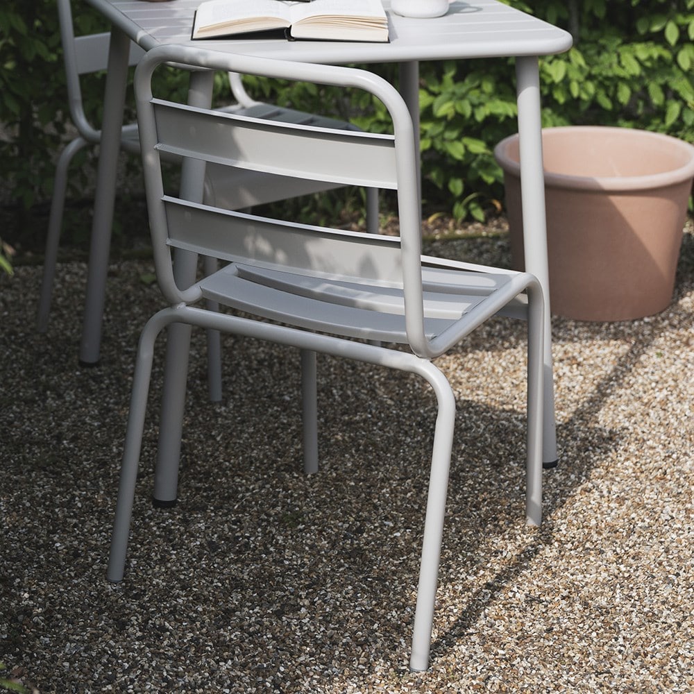 Metal bistro set - putty