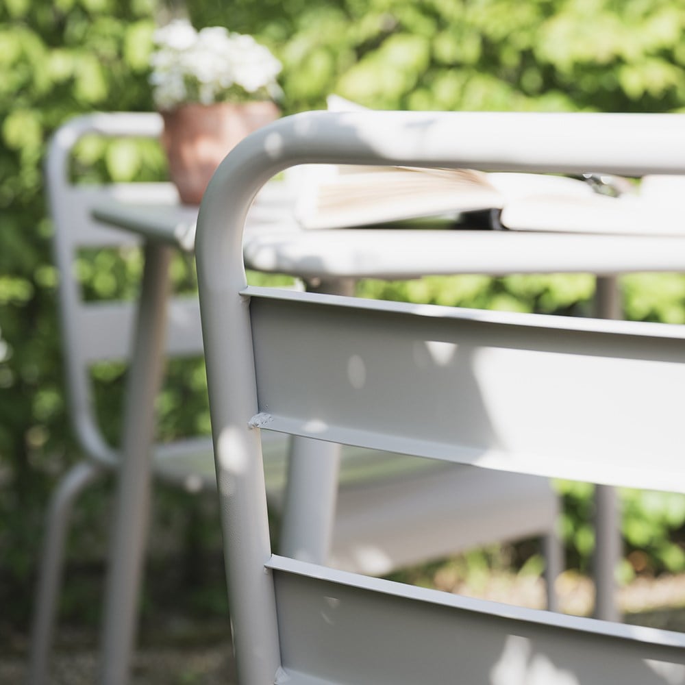 Metal bistro set - putty