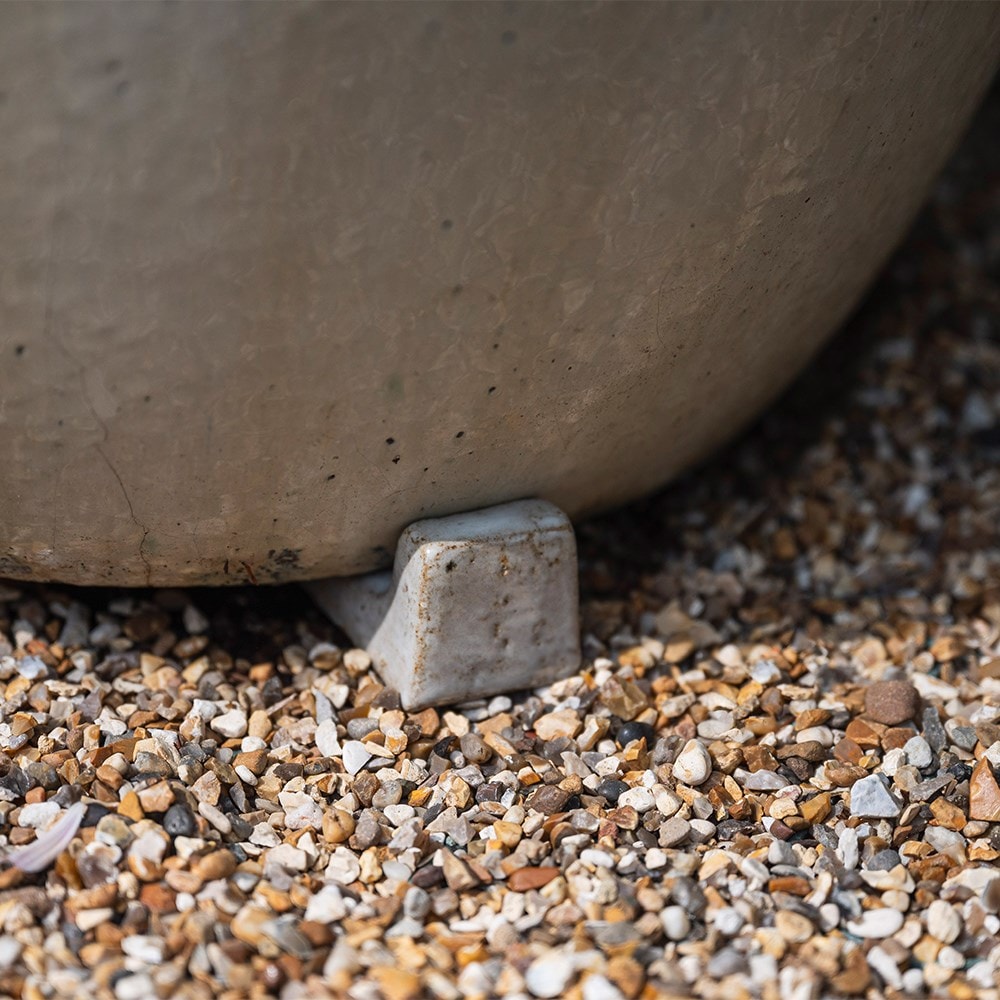 Glazed pot feet set of three - white