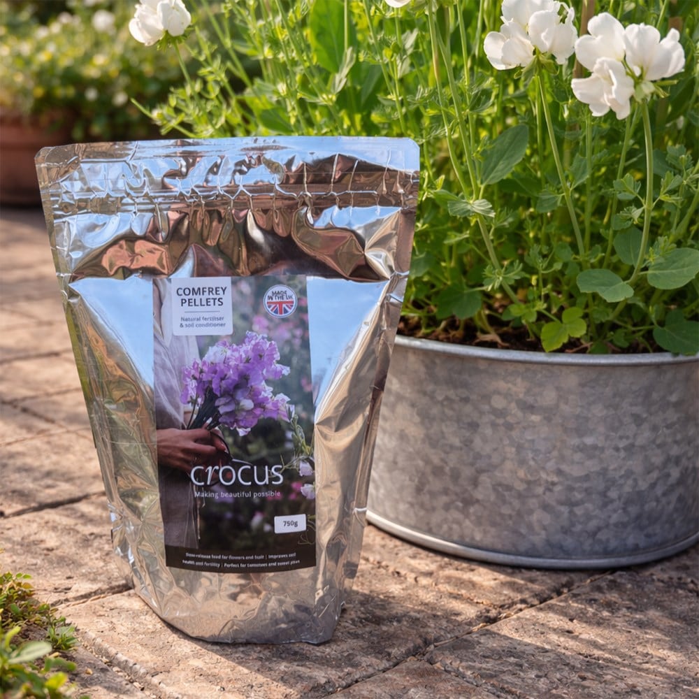 Crocus comfrey pellets - natural plant fertiliser & soil improver
