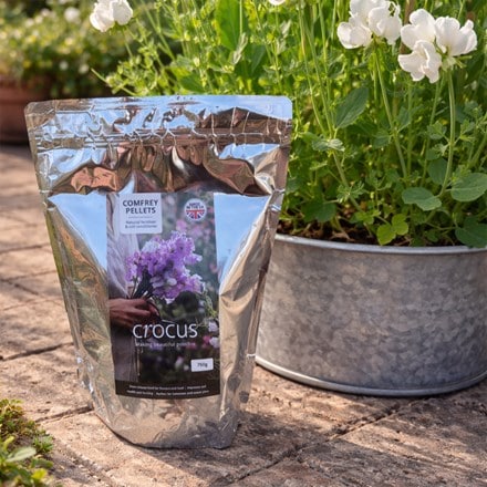Crocus comfrey pellets - natural plant fertiliser & soil improver