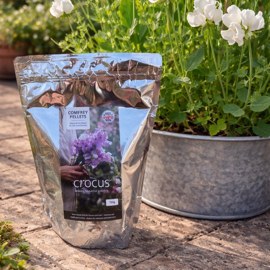 Crocus comfrey pellets - natural plant fertiliser & soil improver