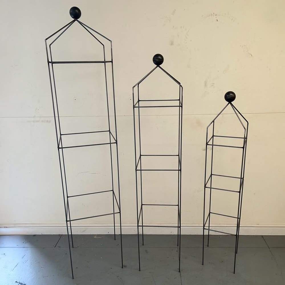 Square castle frame obelisk set of 3 - rust