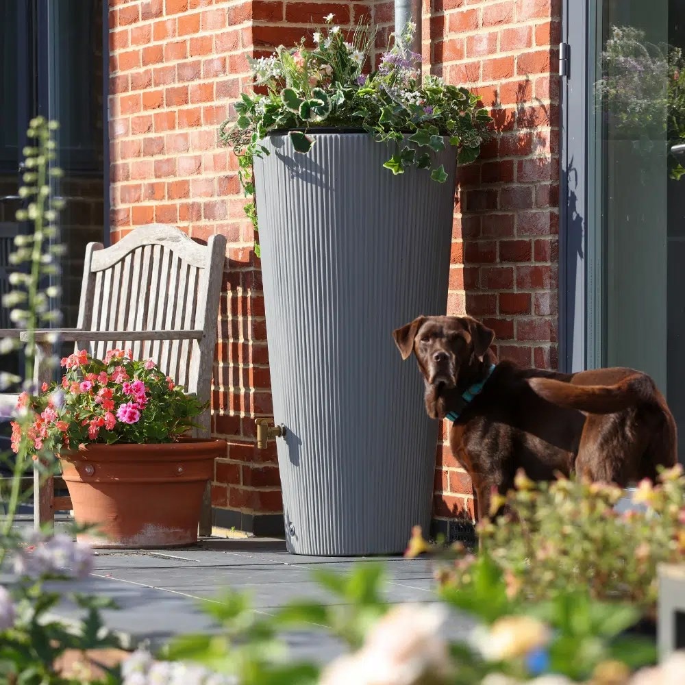 Stone grey ribbed water butt with planter - 220 litres